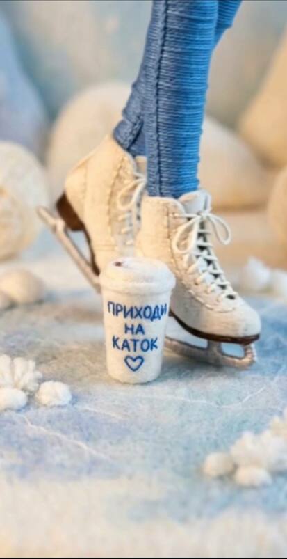 Вязанный Арлекино Лёд - что может быть уютнее и добрее.